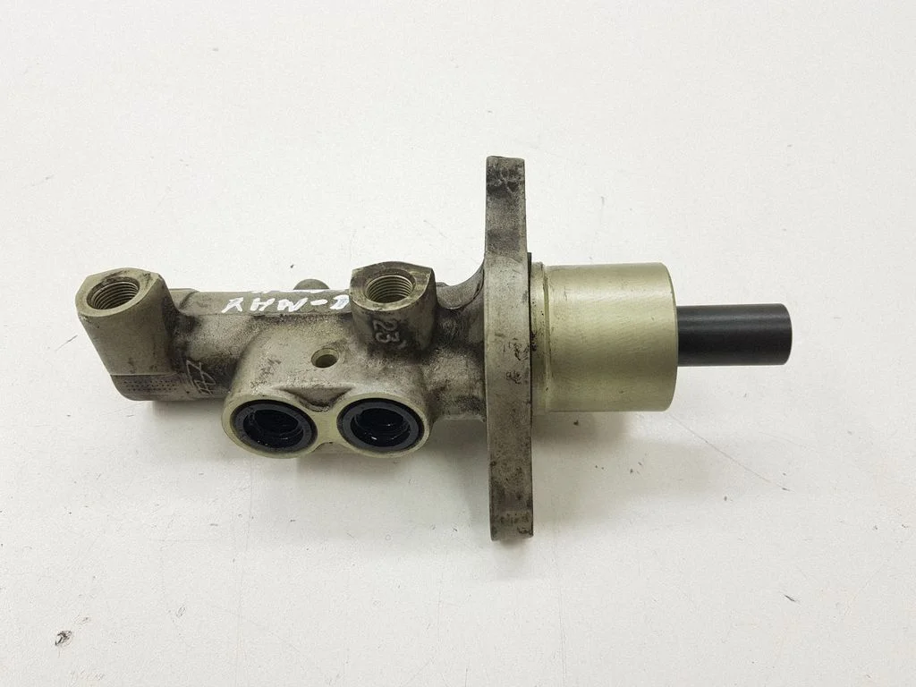 Master brake cylinder 03339005512