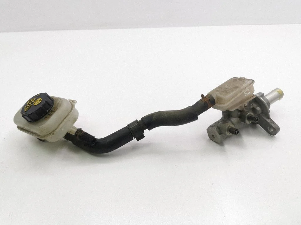 Master brake cylinder EG230Y02845
