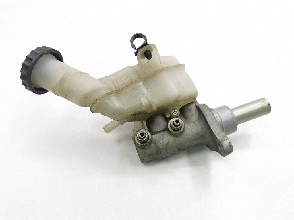 Master brake cylinder