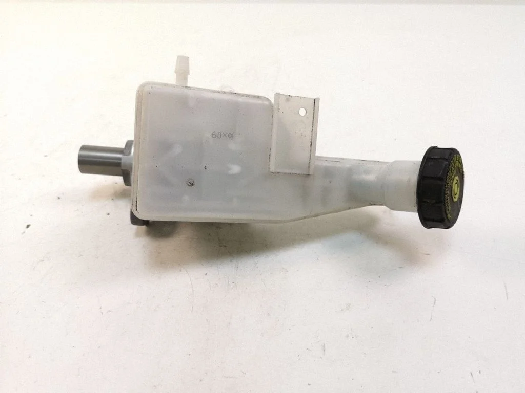 Master brake cylinder 32070587