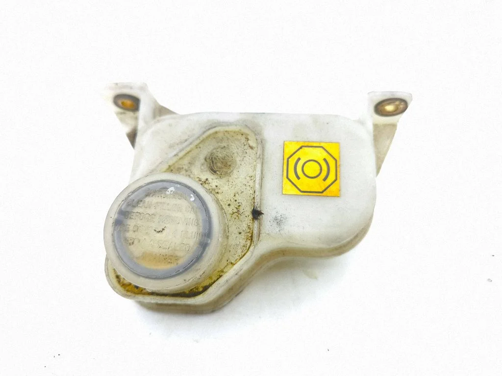 Brake fluid reservoir