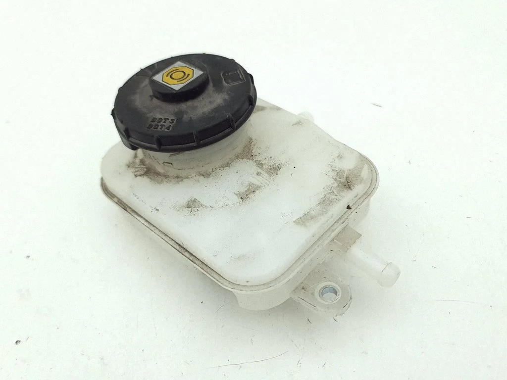 Brake fluid reservoir