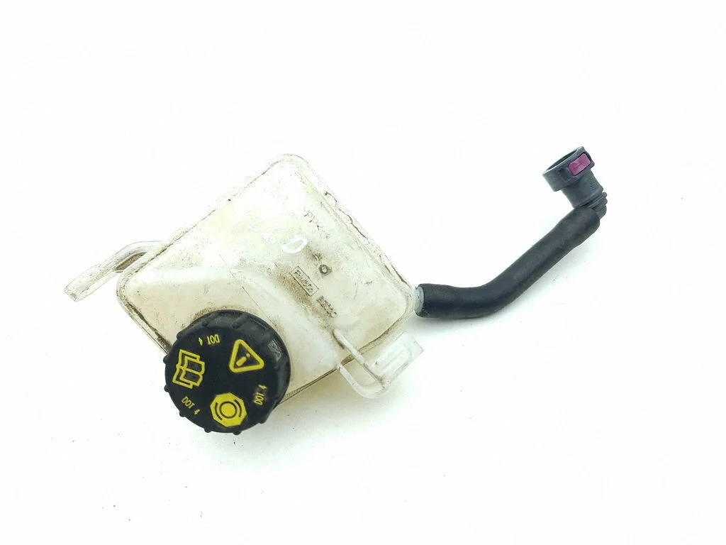 Brake fluid reservoir