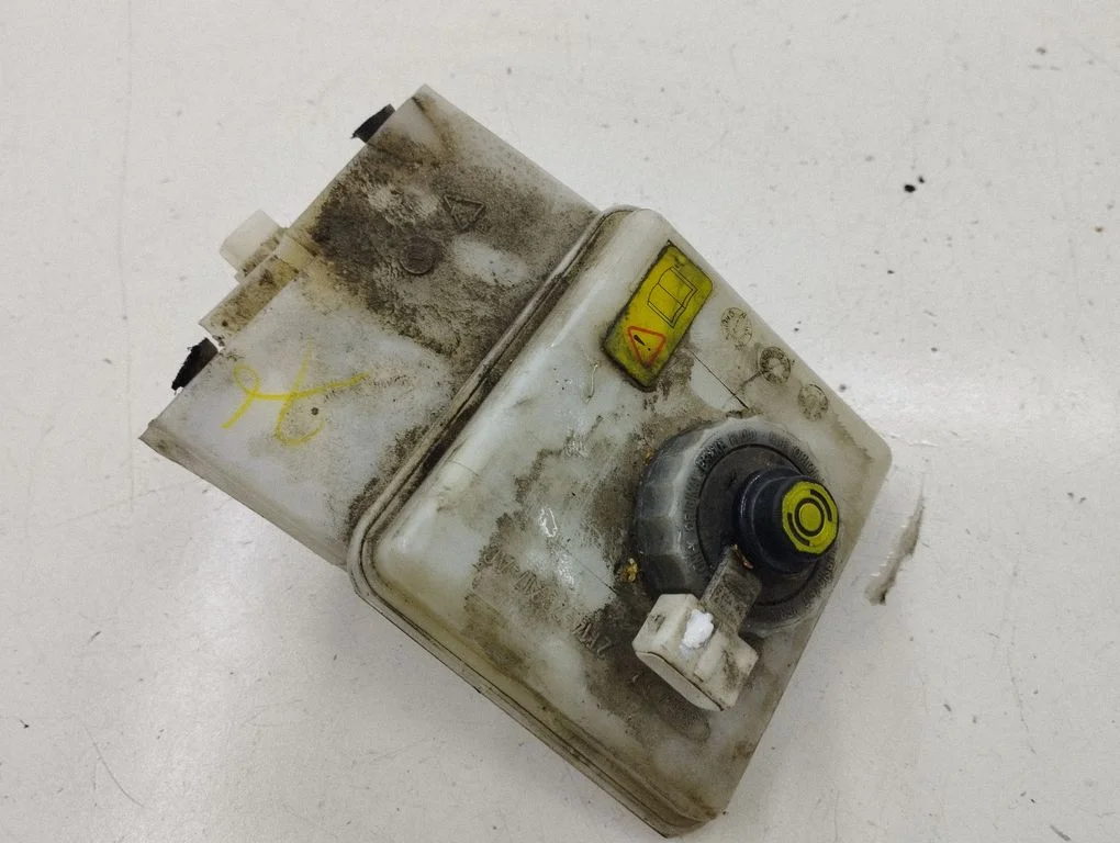 Brake fluid reservoir 2T142C217AC