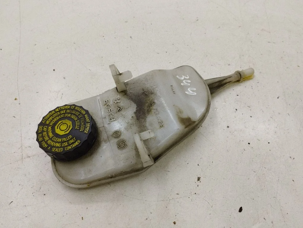 Brake fluid reservoir