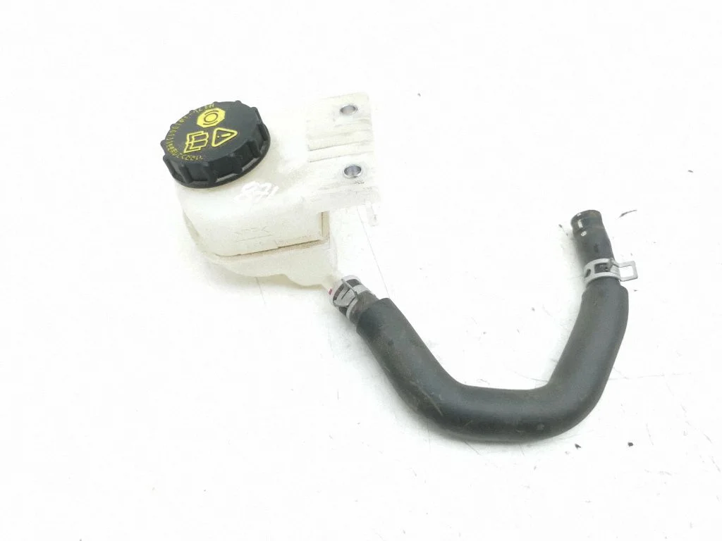 Brake fluid reservoir