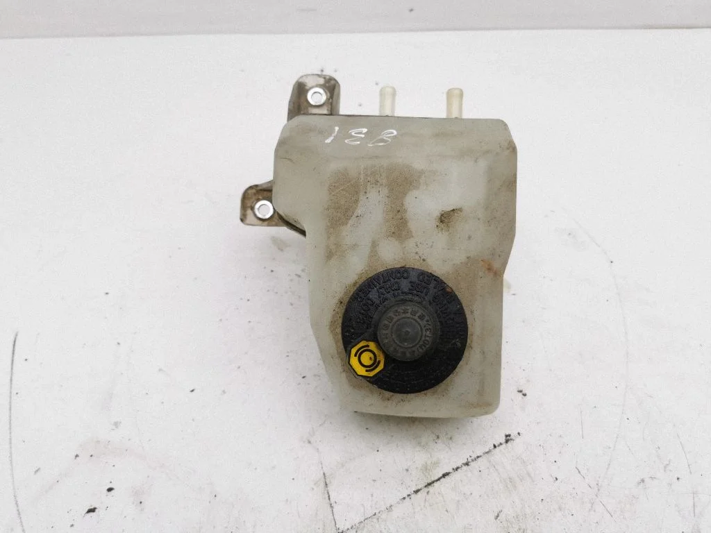 Brake fluid reservoir