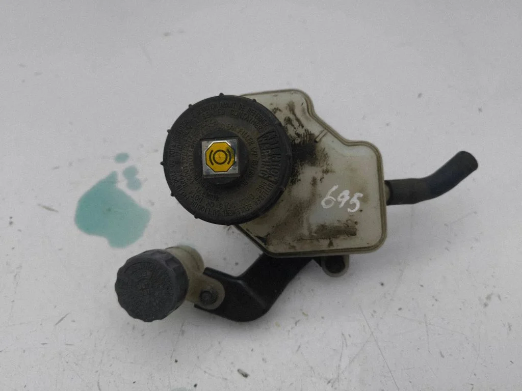 Brake fluid reservoir