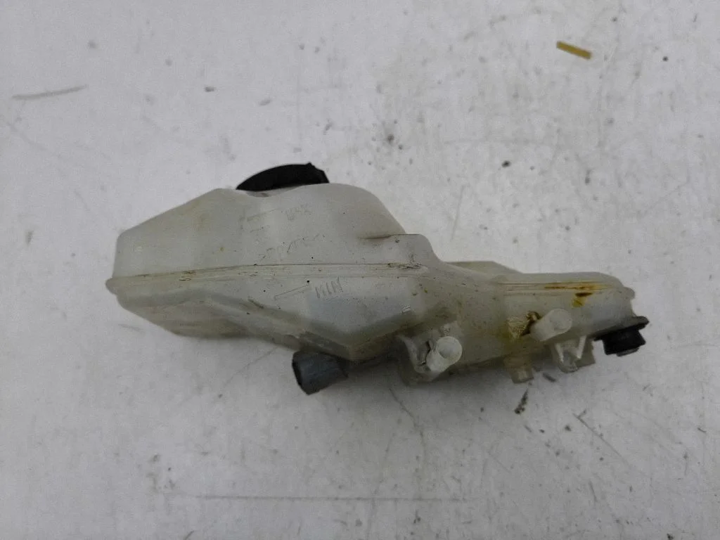 Brake fluid reservoir