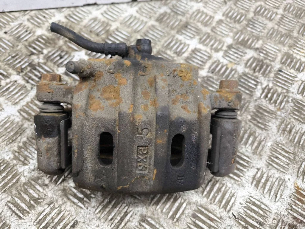 Front brake caliper – right