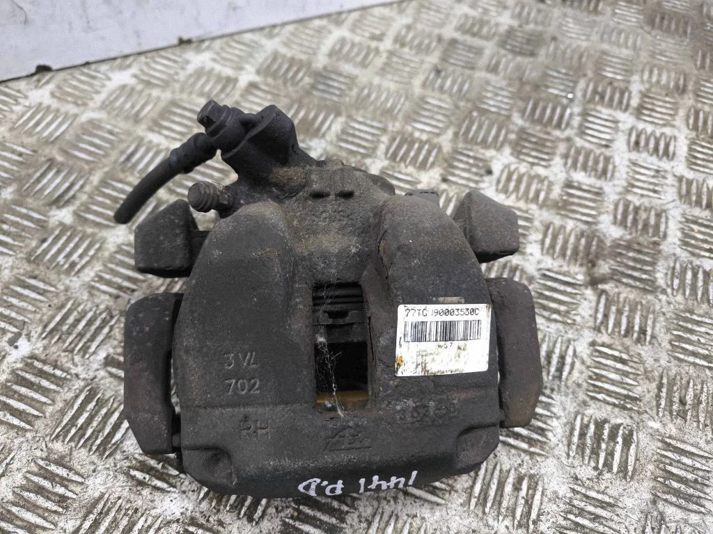 Front brake caliper – right