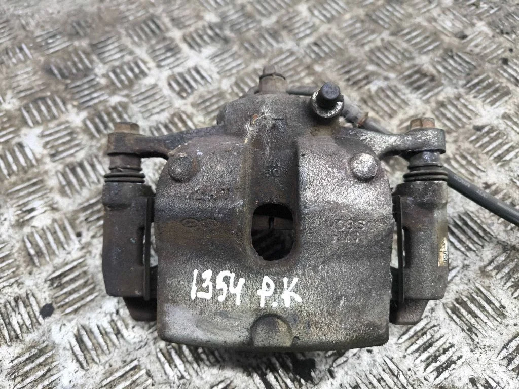 Front brake caliper – left