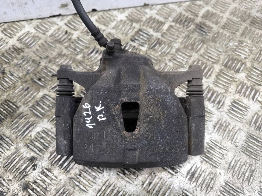 Front brake caliper – left