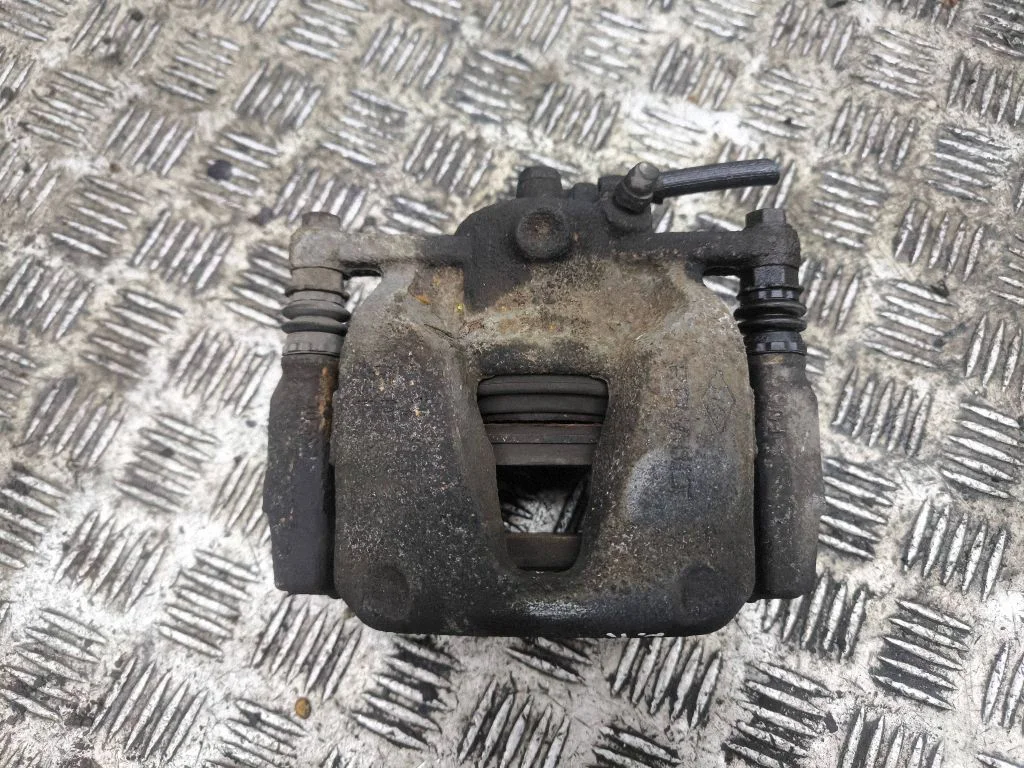 Front brake caliper – left