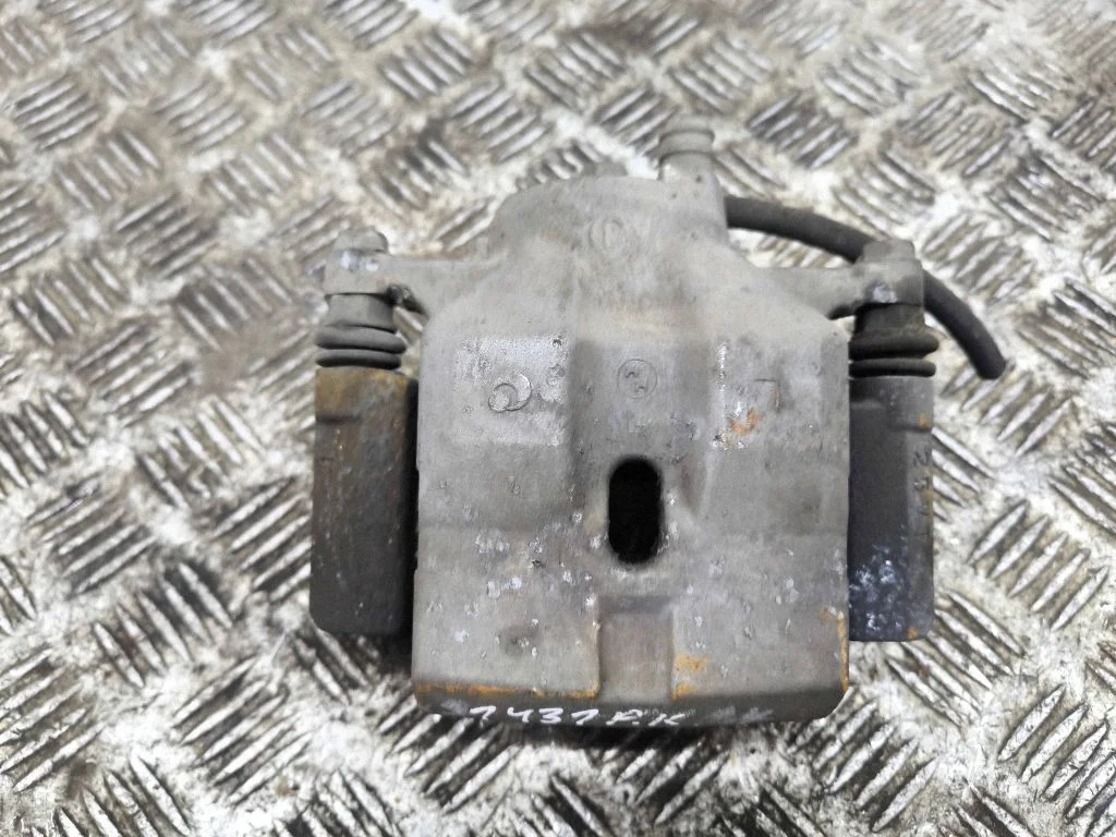 Front brake caliper – left