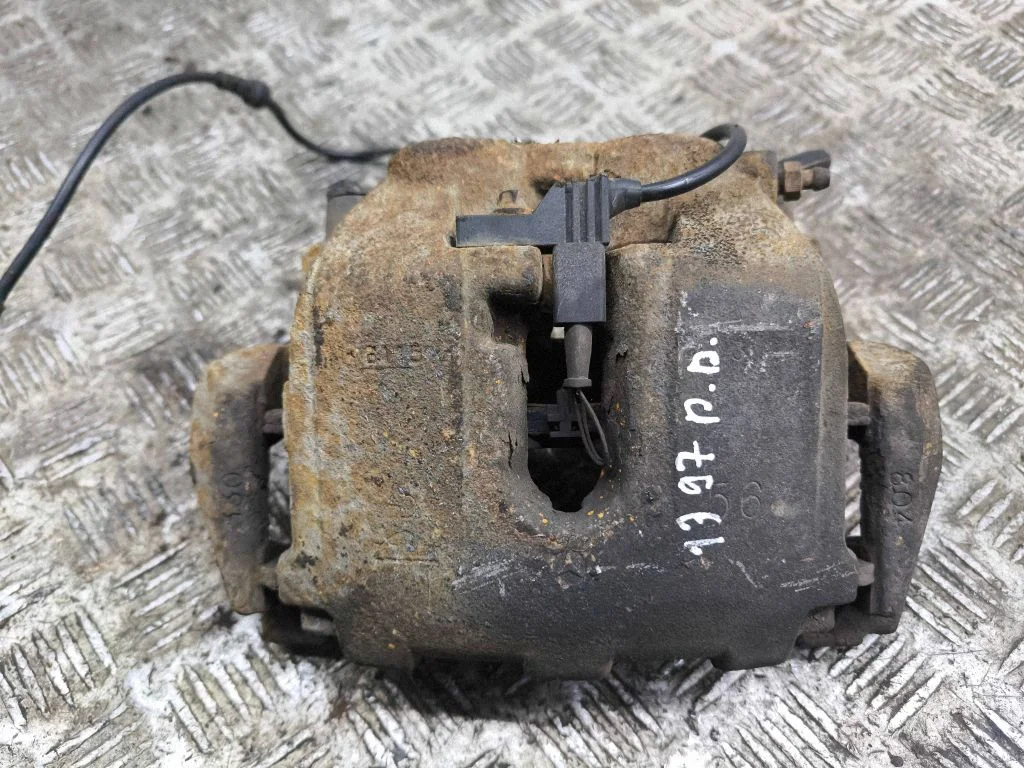 Front brake caliper – right