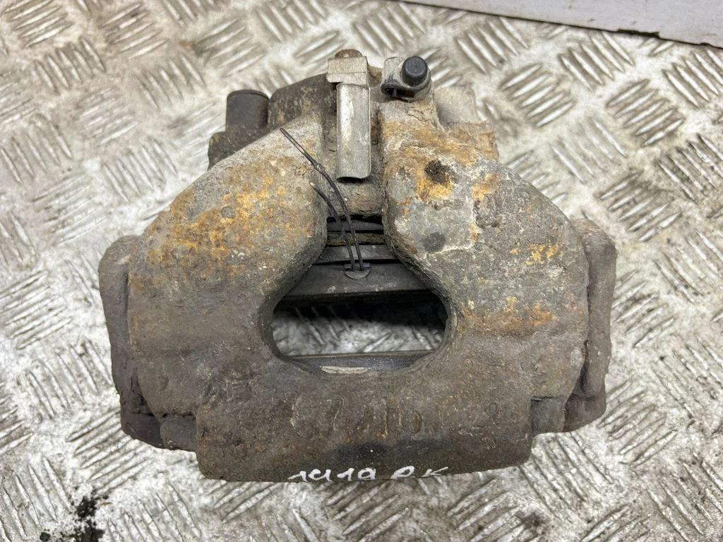 Front brake caliper – left