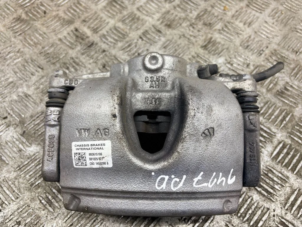 Front brake caliper – right