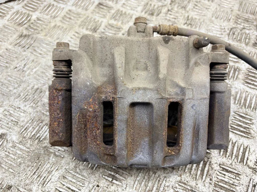 Front brake caliper – left