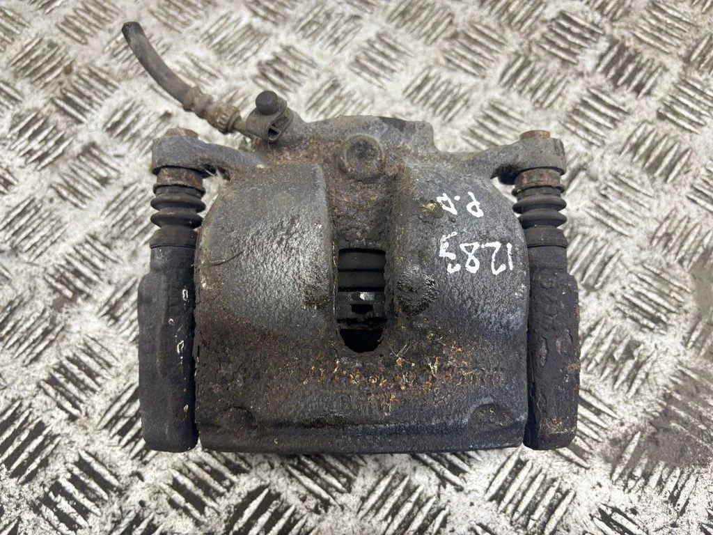 Front brake caliper – right