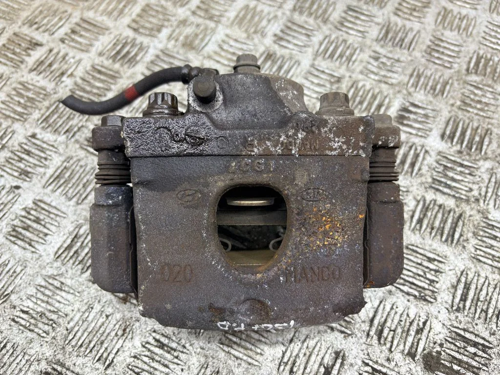 Front brake caliper – right