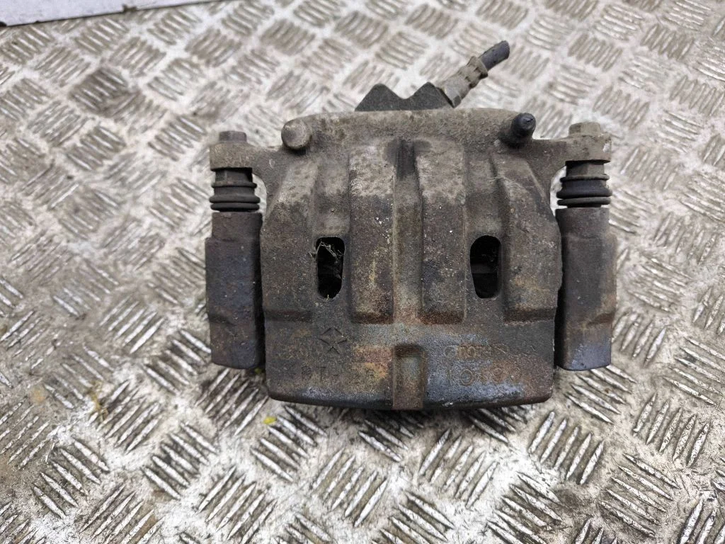 Front brake caliper – left