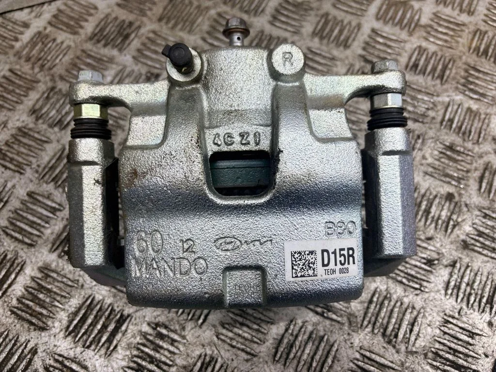 Front brake caliper – right