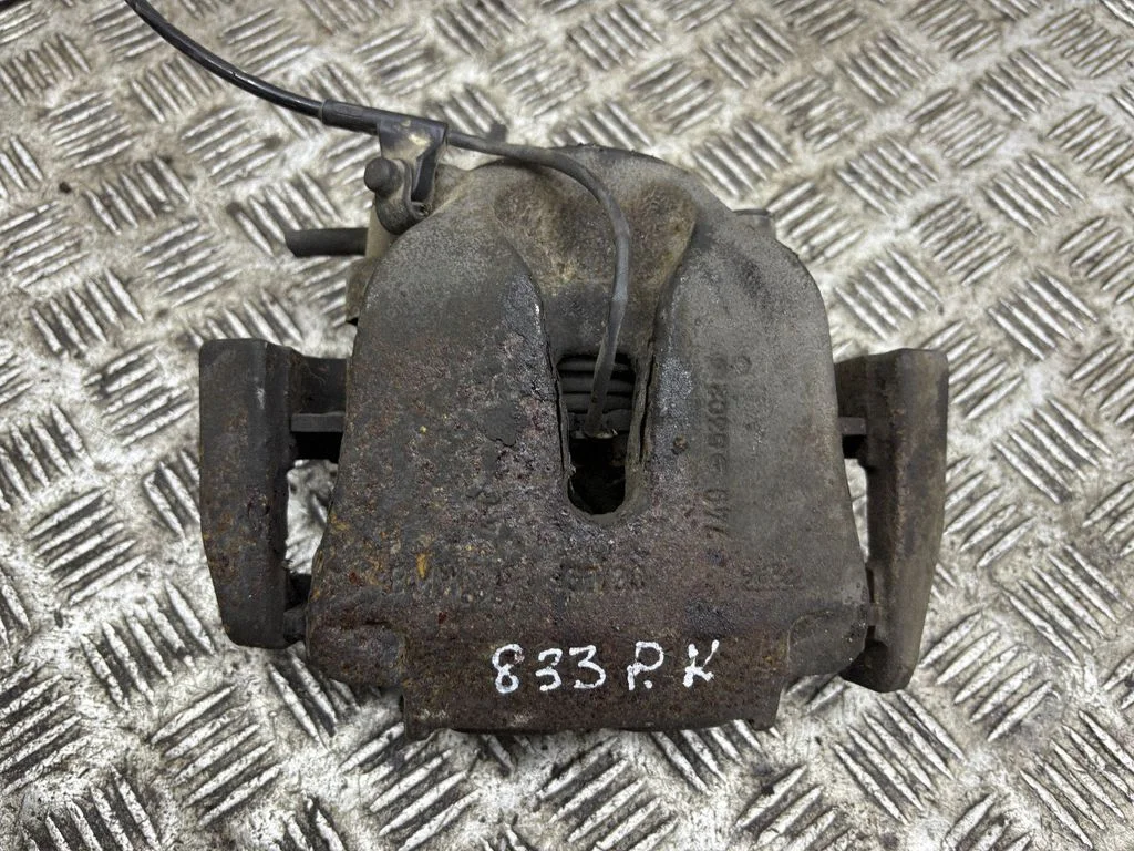 Front brake caliper – left