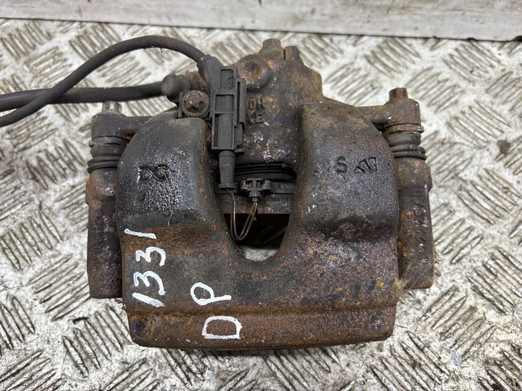 Front brake caliper – right