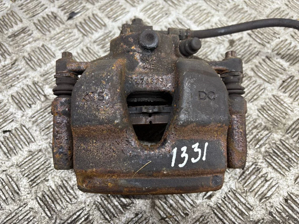 Front brake caliper – left