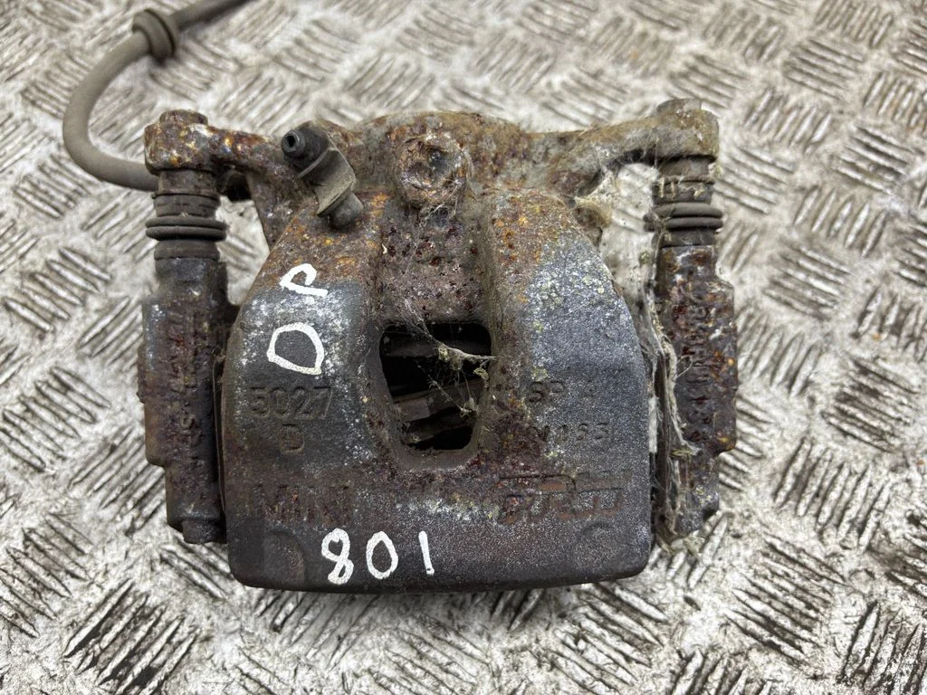 Front brake caliper – right