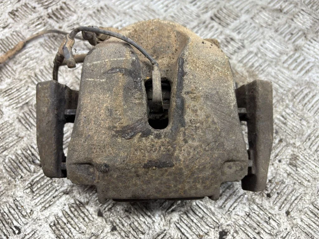 Front brake caliper – left