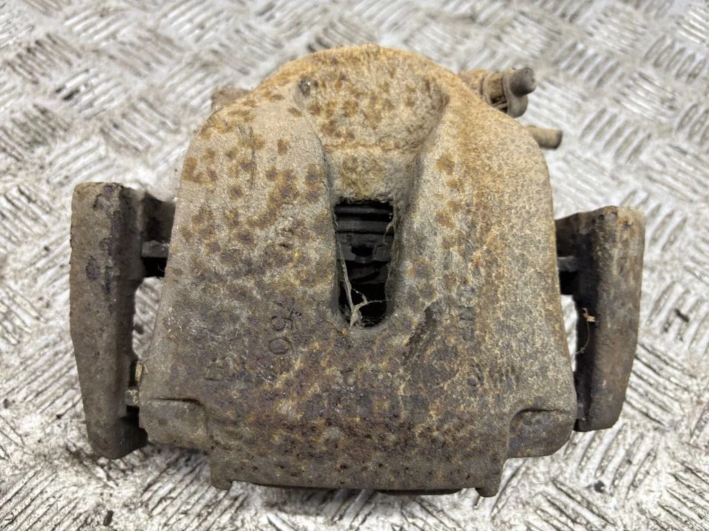 Front brake caliper – right
