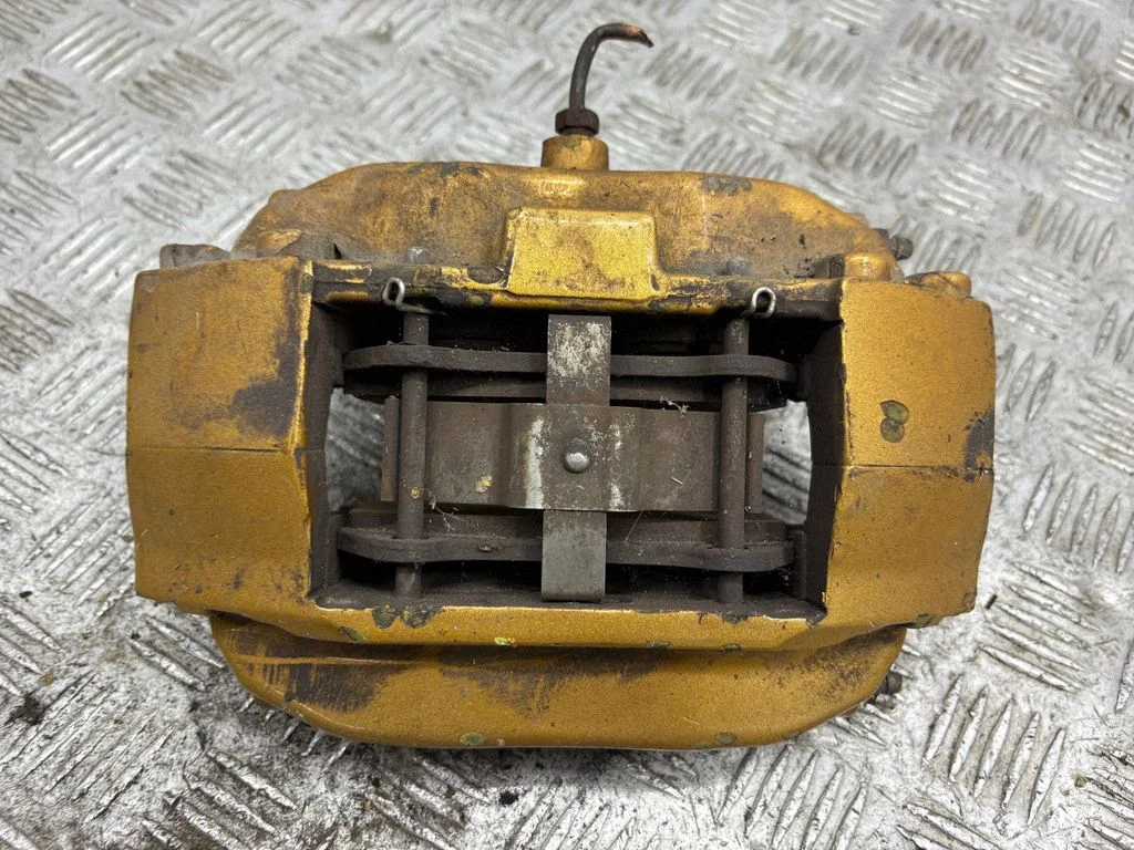 Front brake caliper – left
