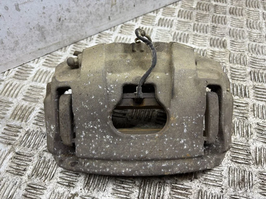 Front brake caliper – left
