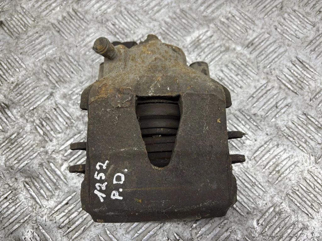 Front brake caliper – right