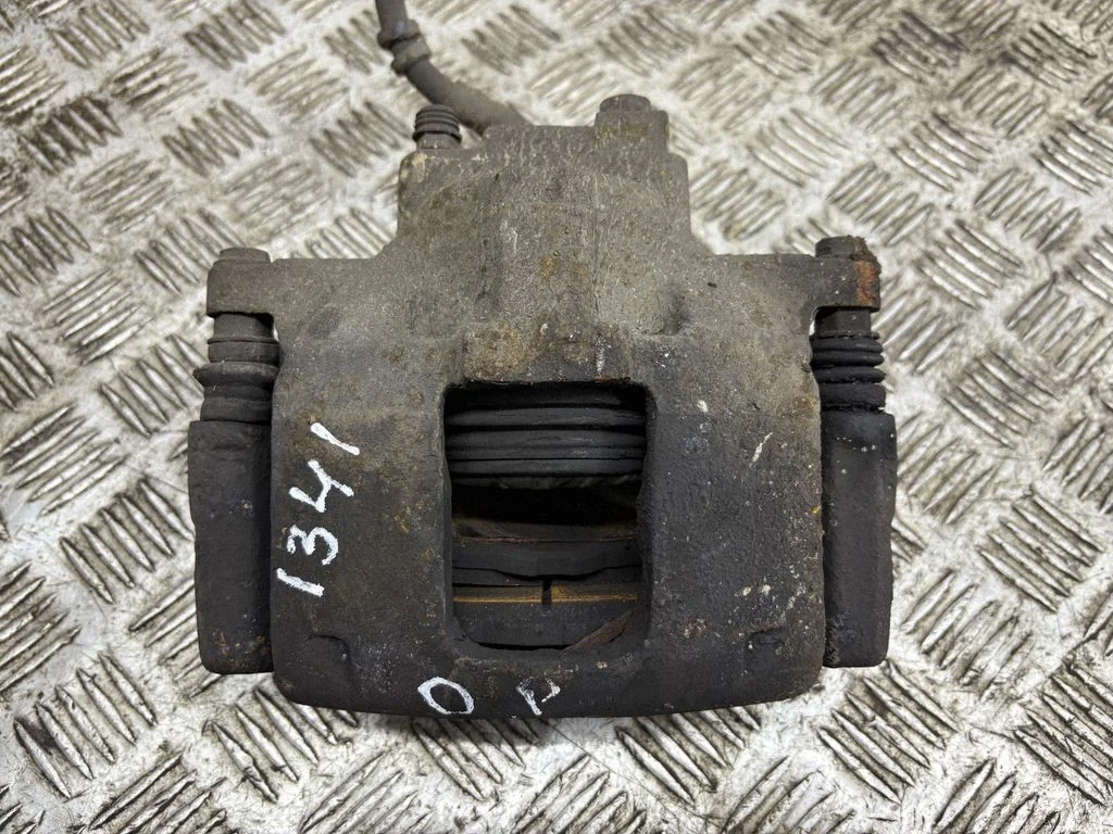 Front brake caliper – right