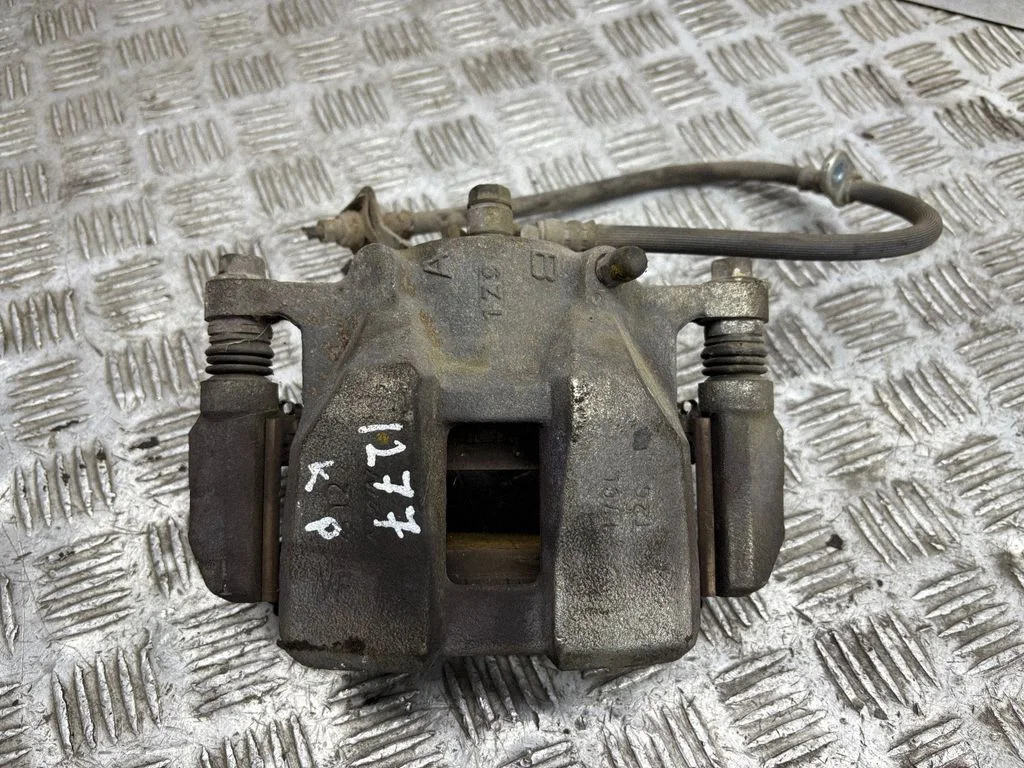 Front brake caliper – left