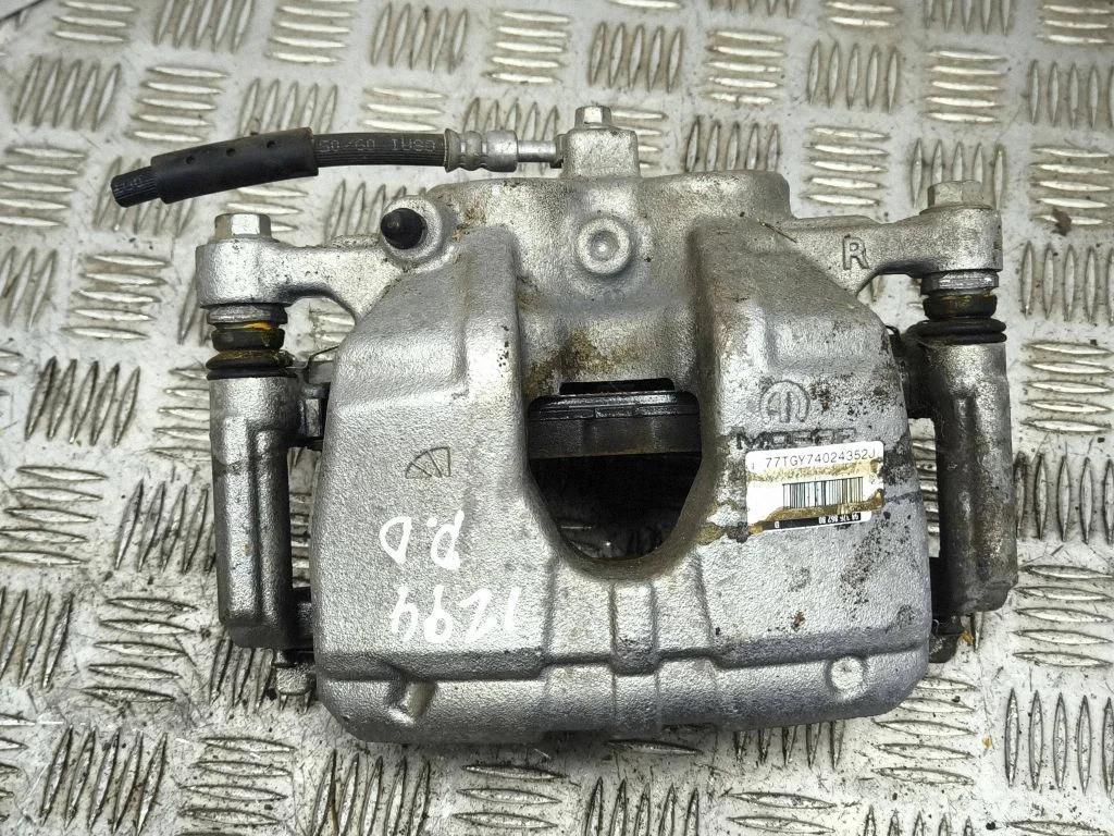 Front brake caliper – right