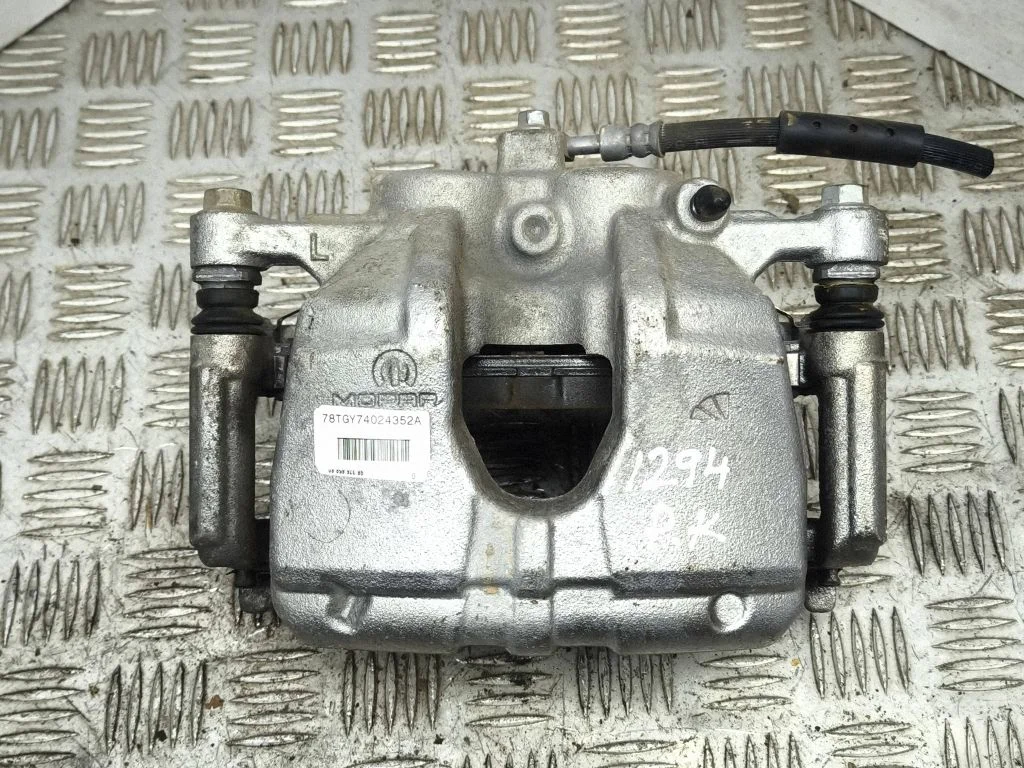 Front brake caliper – left