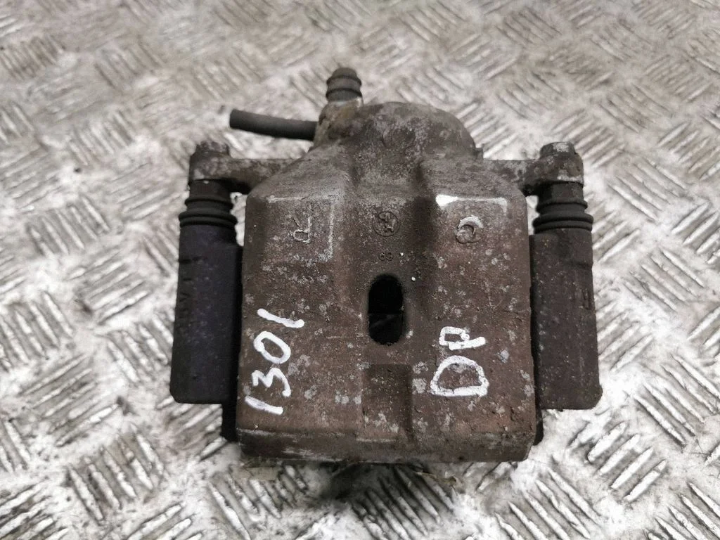 Front brake caliper – right