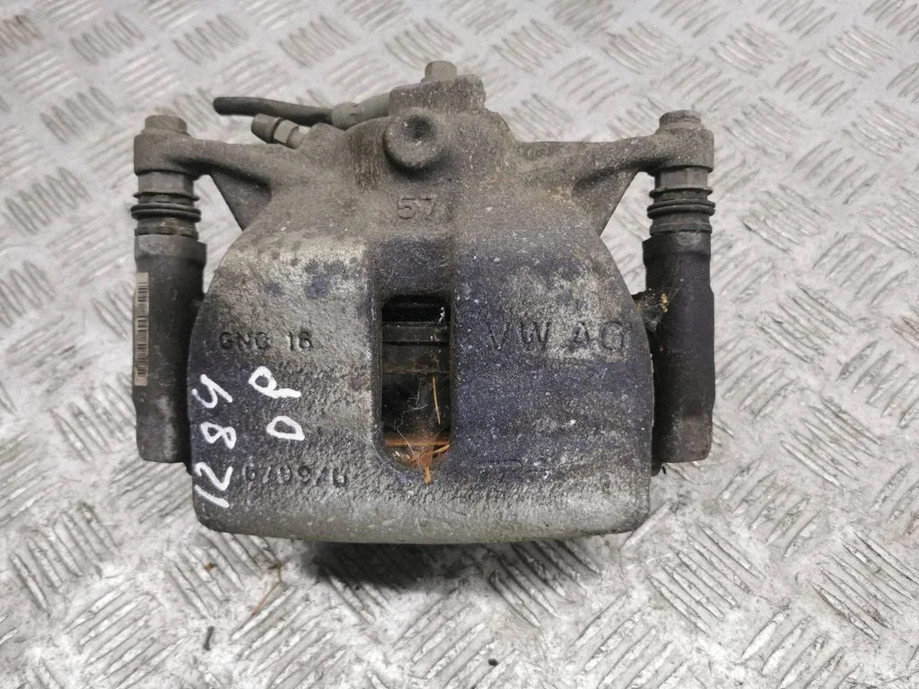 Front brake caliper – right