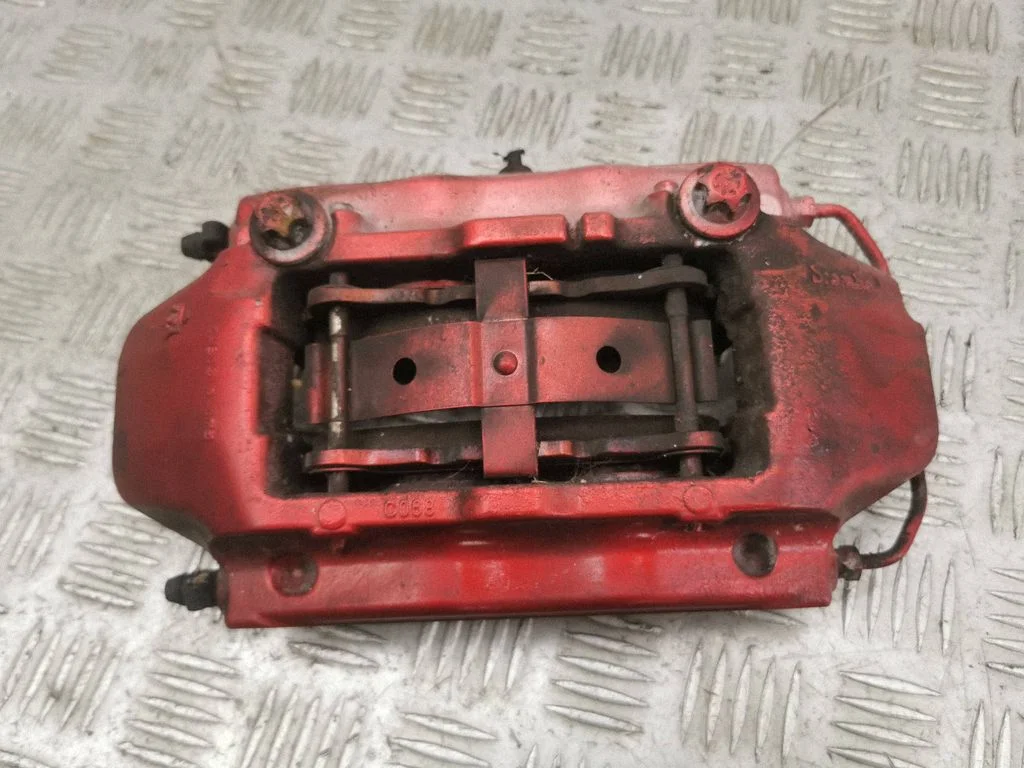 Front brake caliper – right