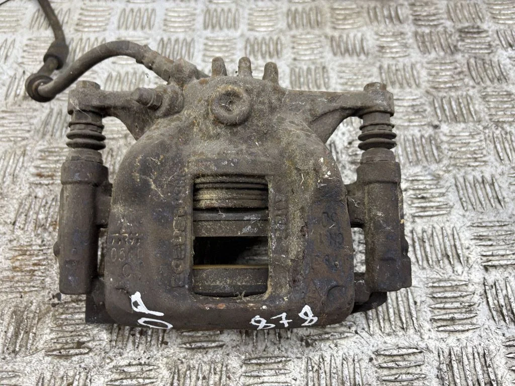 Front brake caliper – right