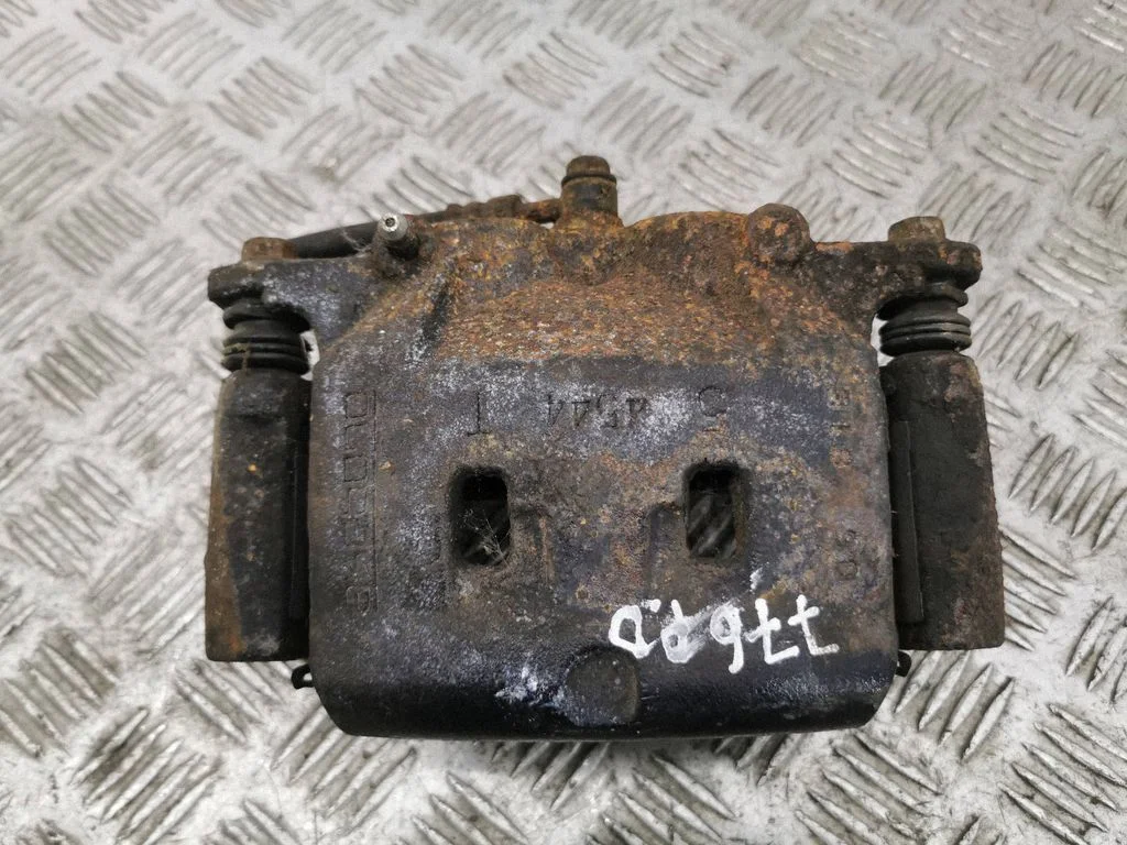 Front brake caliper – right
