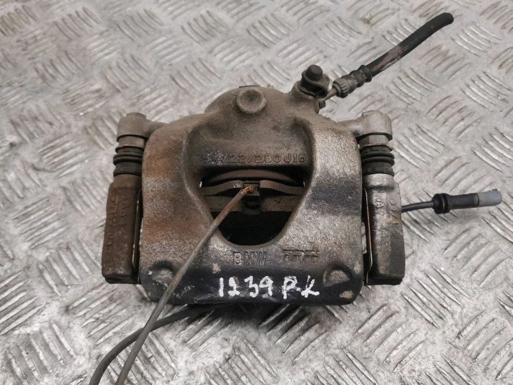 Front brake caliper – left
