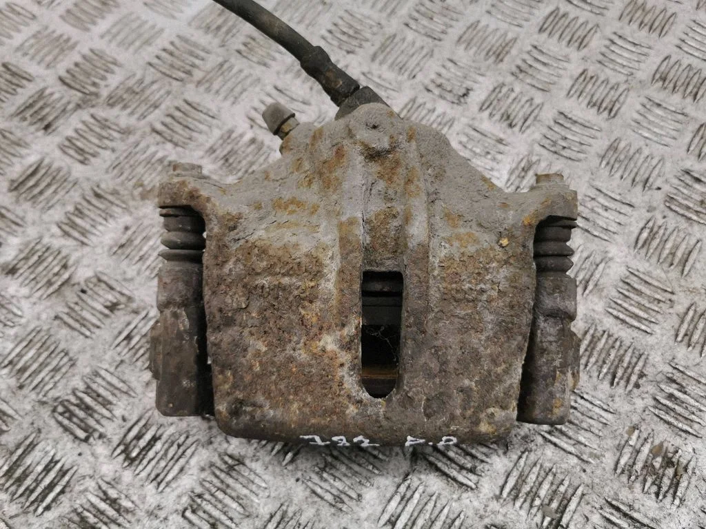 Front brake caliper – right