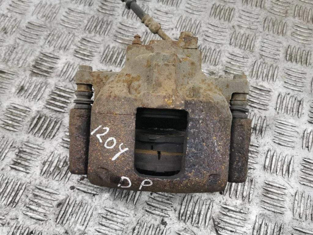 Front brake caliper – right