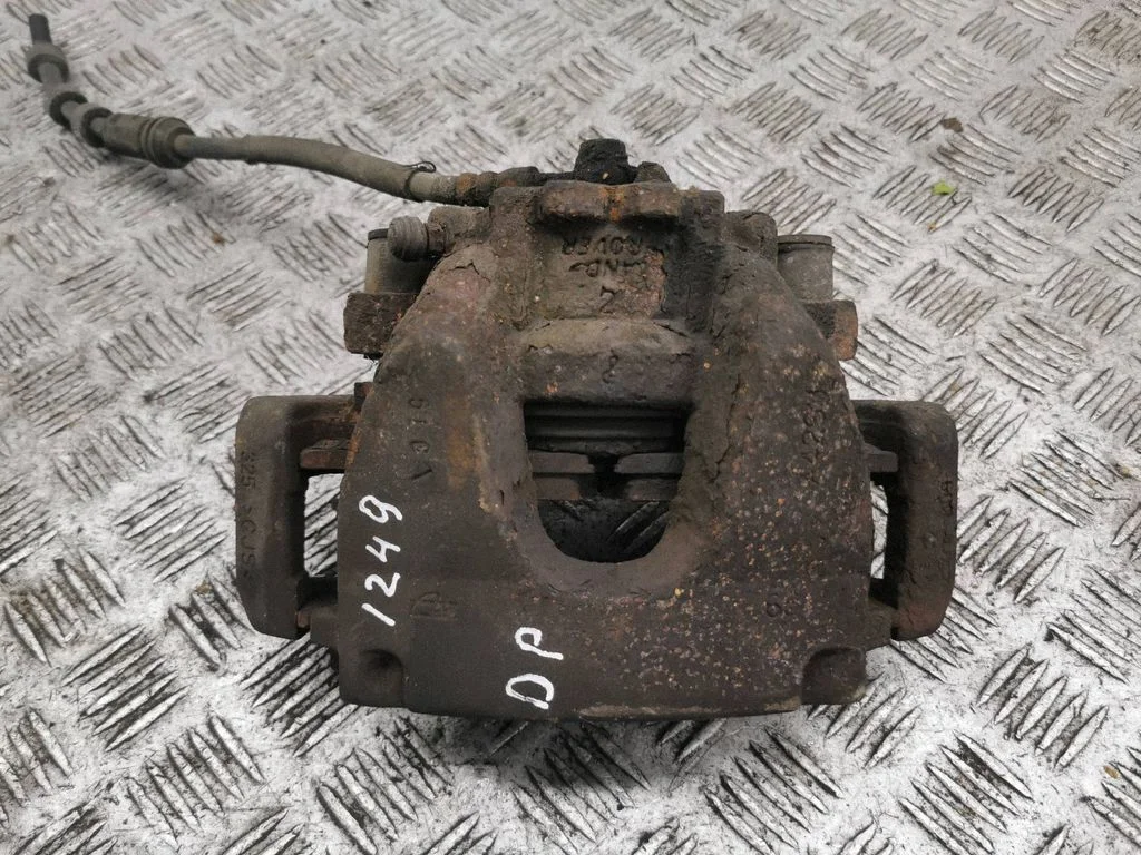 Front brake caliper – right