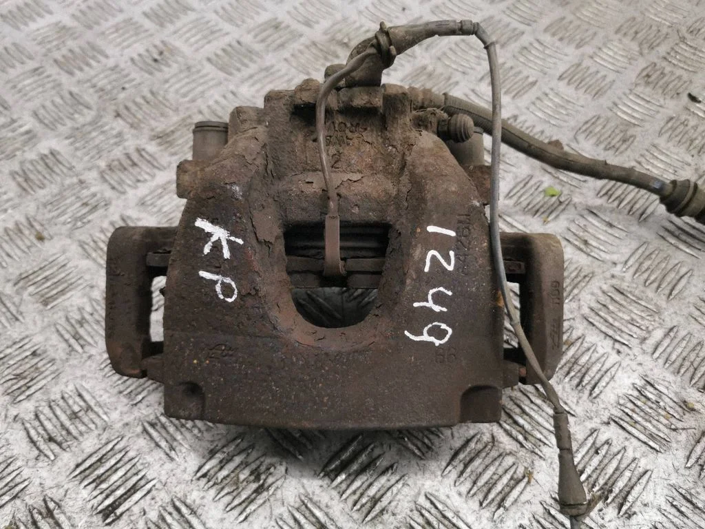 Front brake caliper – left